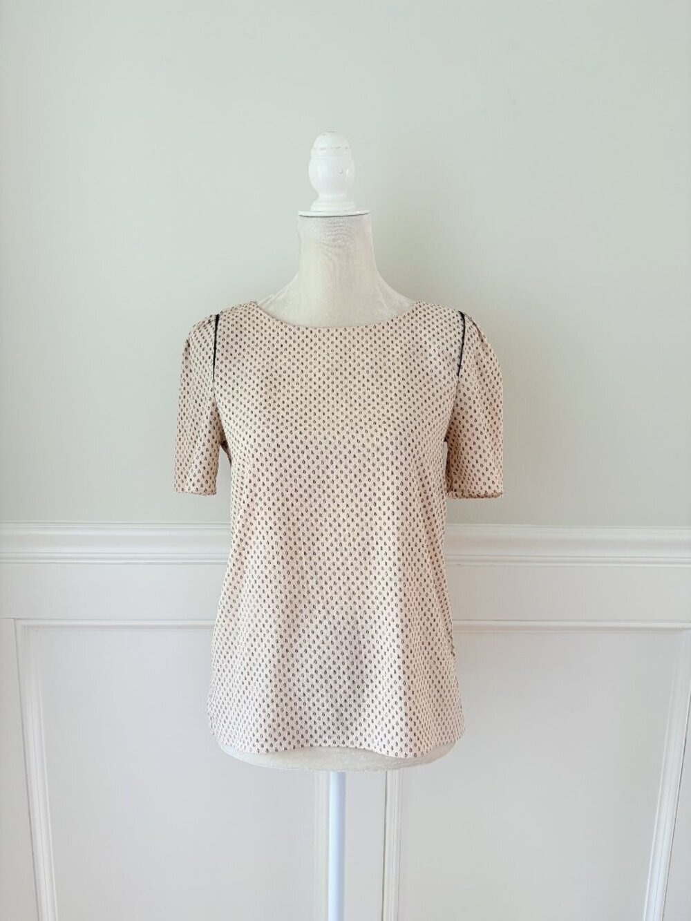 H&M Beige & Black Leaf Print Short Sleeve Blouse Lightweight & Relaxed Fit Size